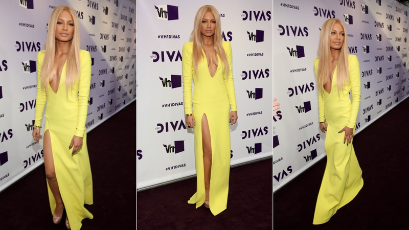 Illustration for article titled Hot Heels and Classy Cleavage at the VH1 Divas Event